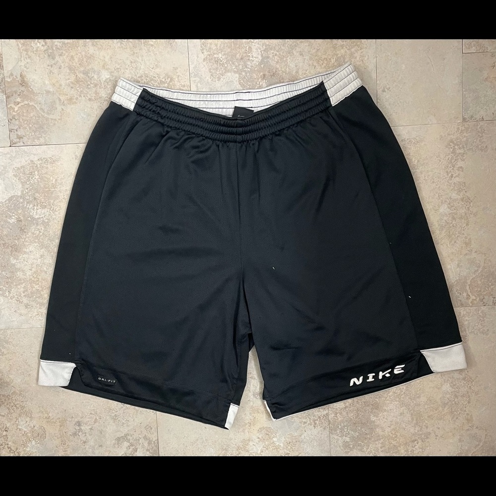 Nike Black/White Vintage Basketball shorts Sz L